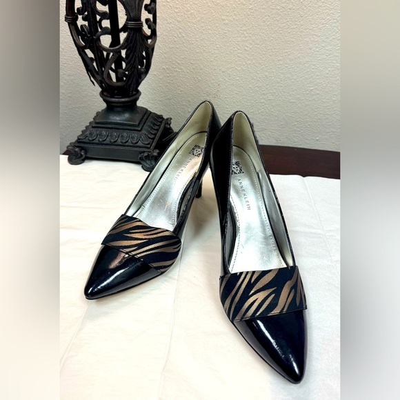 Ann Klein Sophisticated Black and Tan 2” Heels with Medium Heel Height size 7.5 - Picture 1 of 11